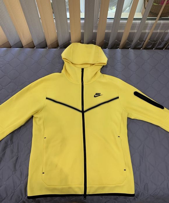 Nike tech fleece yellow