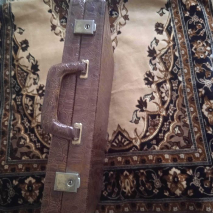 Продам дипломат из крокодиловой кожи