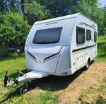 Rulota Weinsberg Caraone 390QD cu motor mover