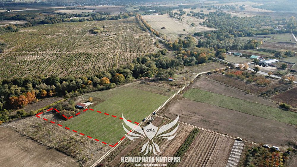 Продавам земя 3300кв.м. вътрешна линия след село Долнослав