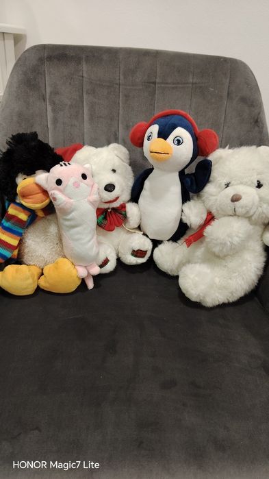 Pinguin interactiv și gașca sa