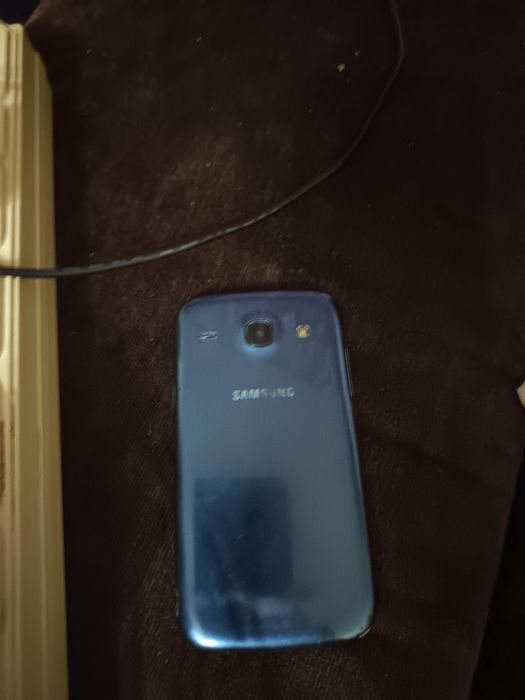 Продам телефон самсунг