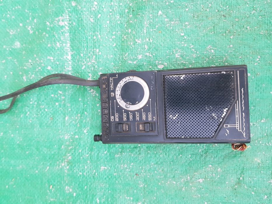 Radio portabil Marca: Olimpik {Олимпик} model 402 -
Olimpik {Олимпик}