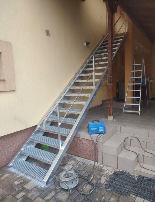 Scara metalica zincata  exterioara pentru ,case, beciuri și incendii