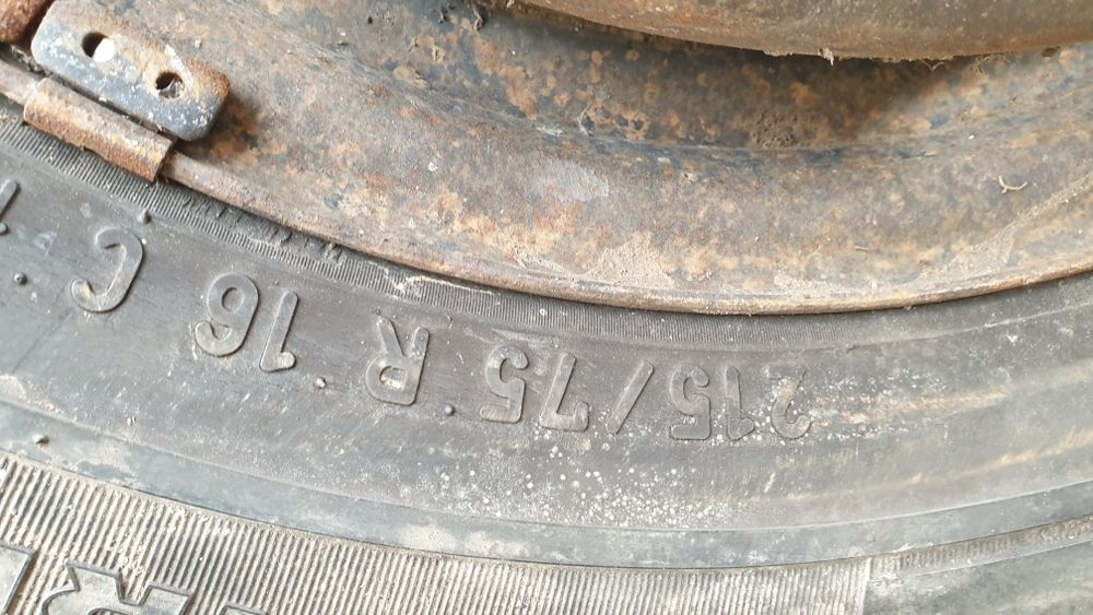 Джанта с гума 215 75 16 С пирели
