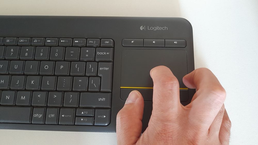 Tastatura Wireless Logitech K400 Plus Dark, Touchpad, USB, Black