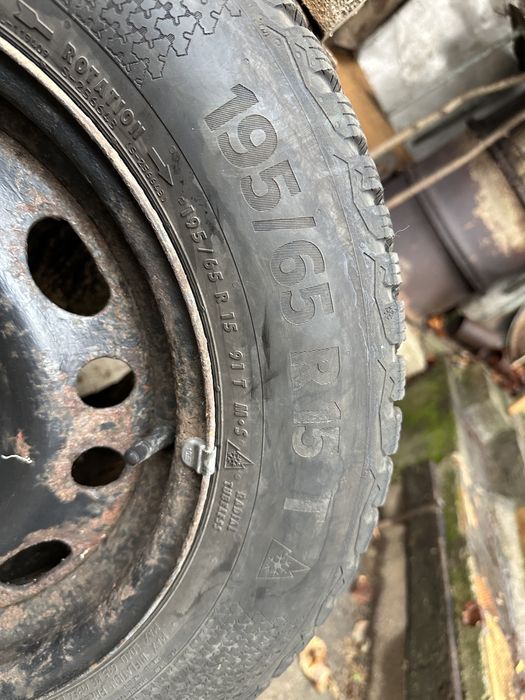 Vand anvelope de iarna 195/65/R15 (2xContinental si 2xMichelin)
