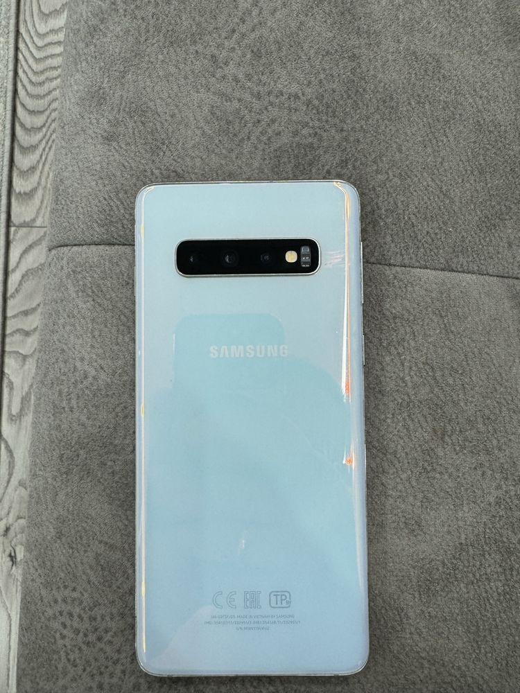 Продам Samsung Galaxy S10