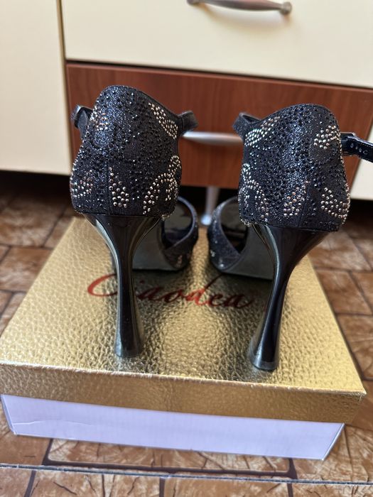 Дамски официални сандали