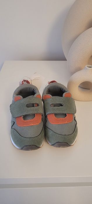 Adidași Reserved noi