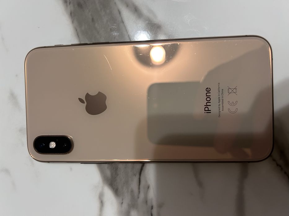Продавам IPhone XS 64gb