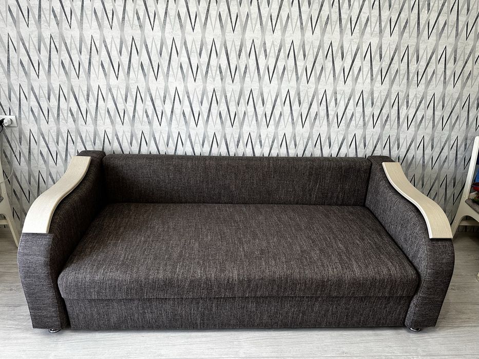 Продам диван в состоянии нового !