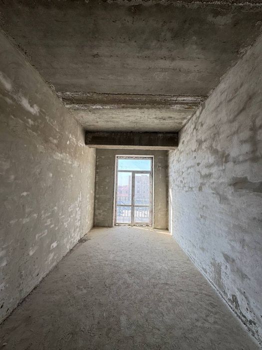 3 xonali kvartira sotiladi