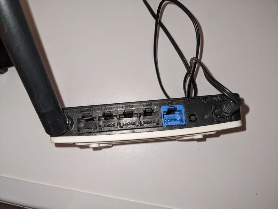 Vând router NETIS WF2411