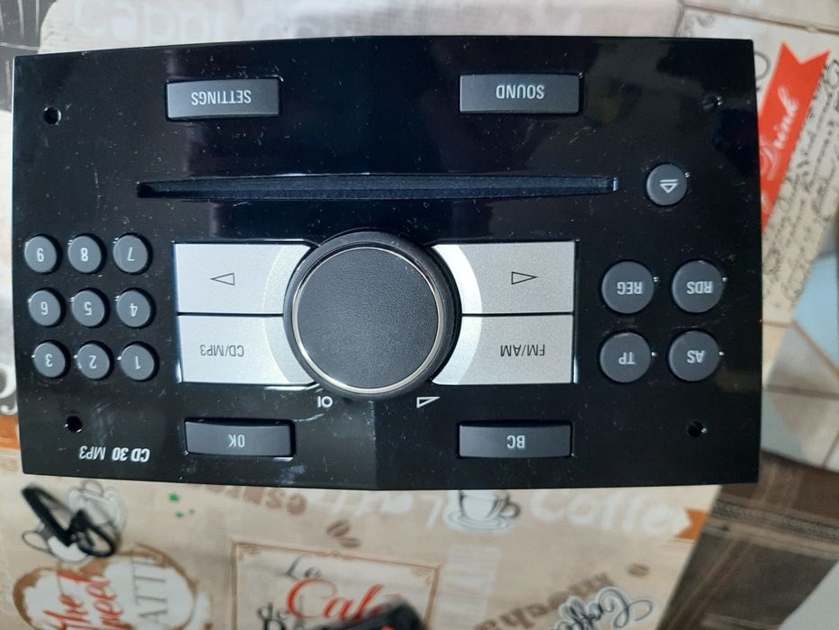 Vând consolă Opel MP 3 second-hand