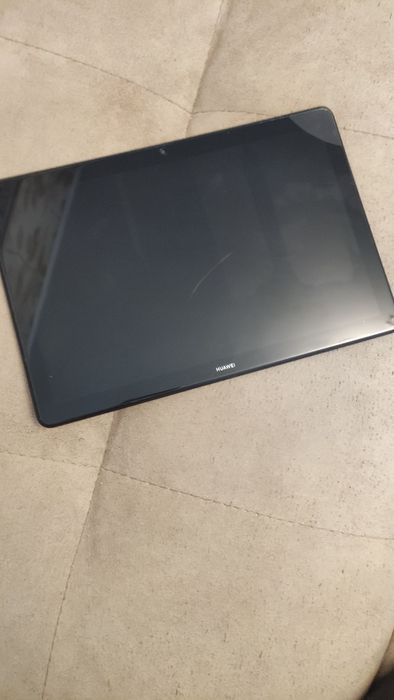 Таблет HUAWEI 10,1 инча - спукан дисплей