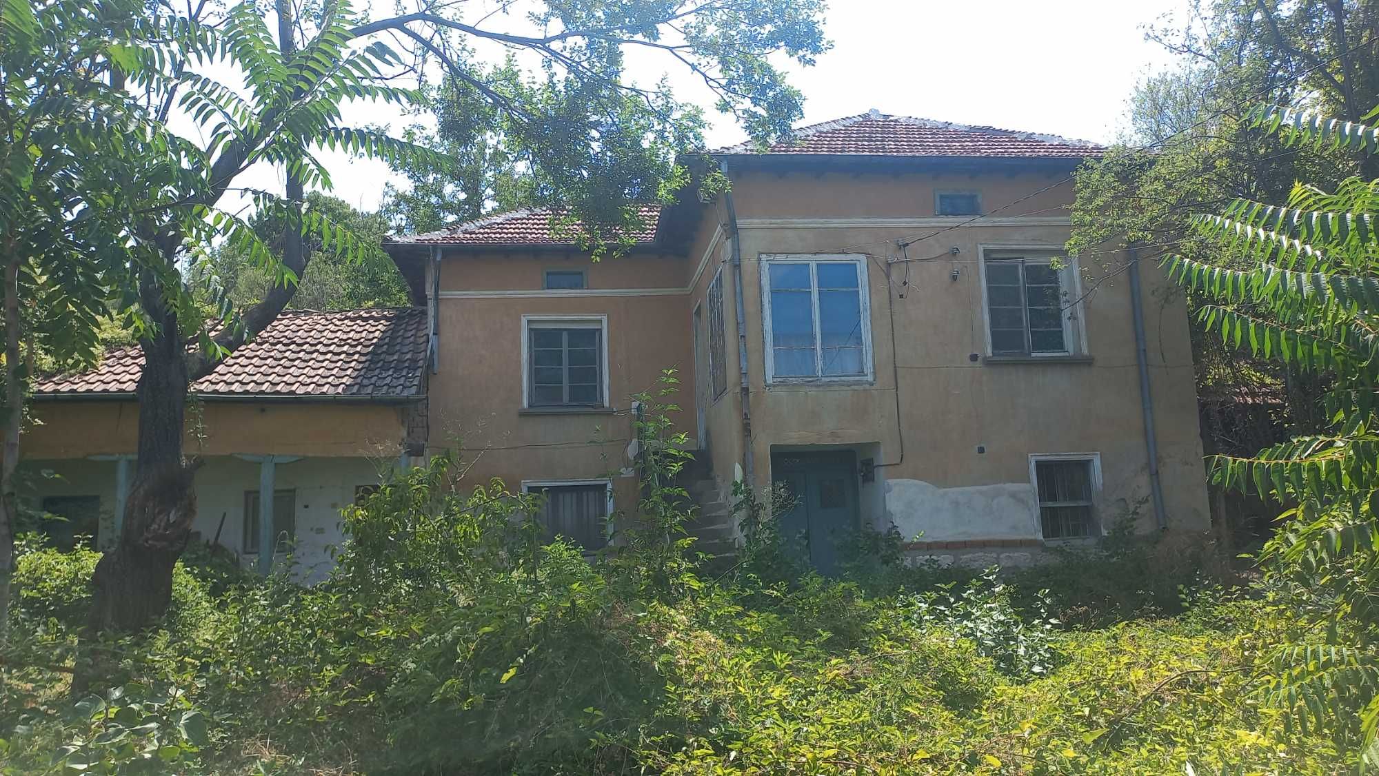 С.Крета-масивна къща 130кв.м. допълнителни постройки-над 150кв.м.