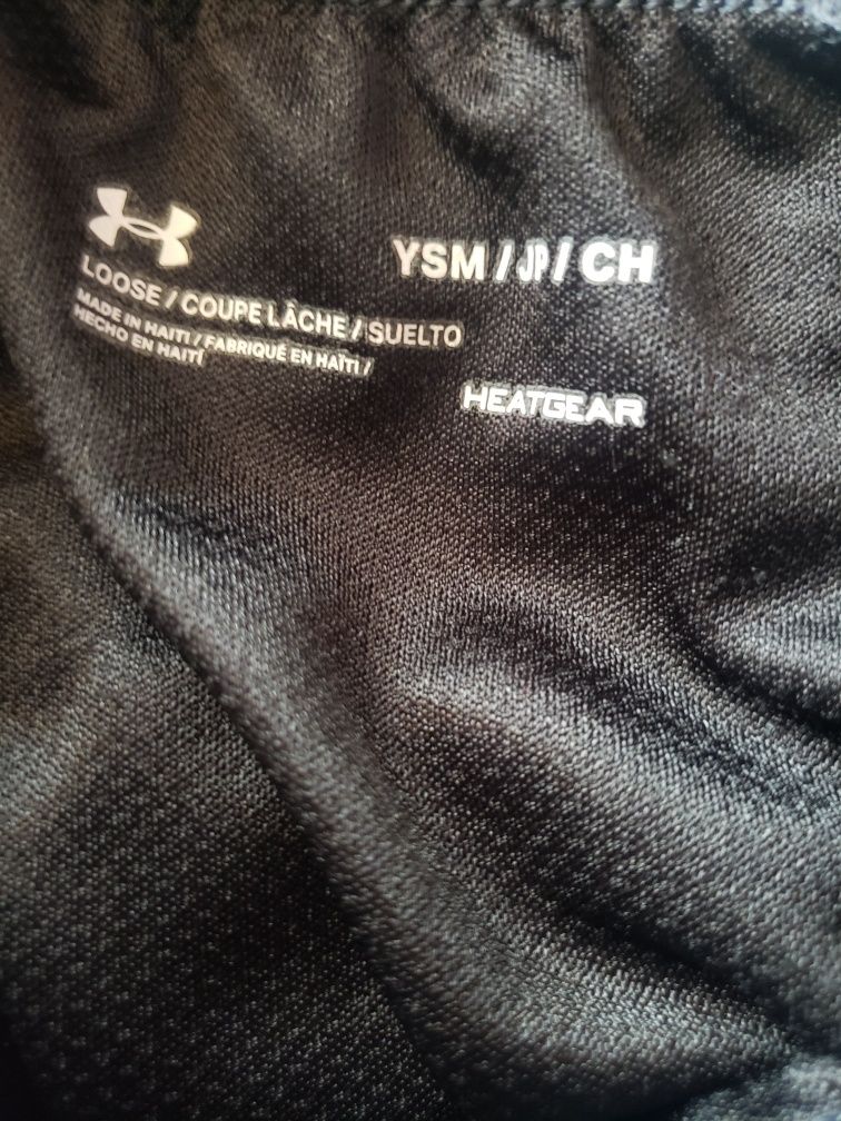 Оригинални спортни шорти Under Armour