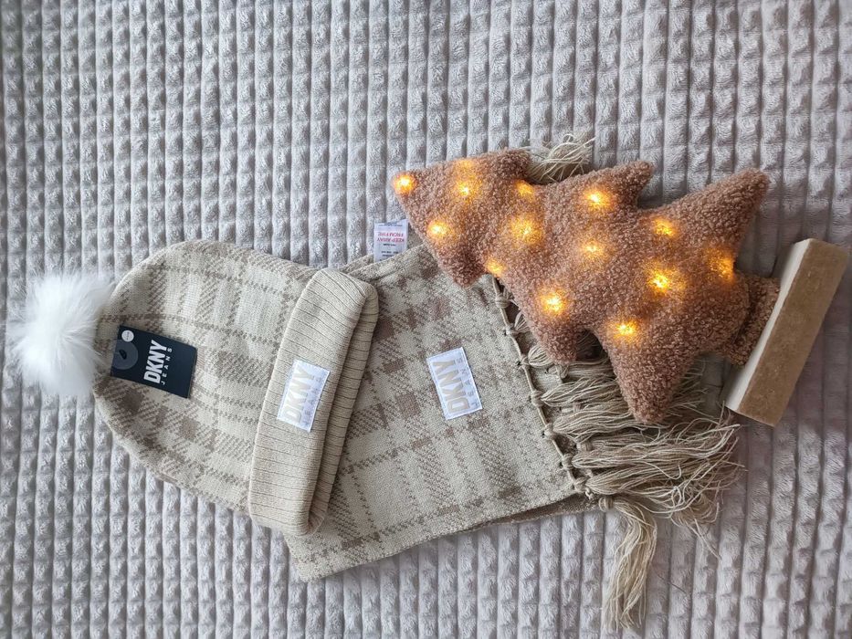 Сет шал и шапка DNKY