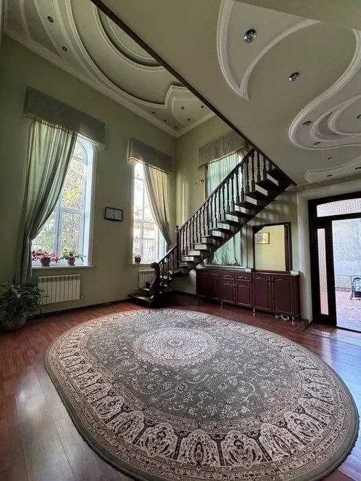 Продаётся дом в Миробадском райне ор-р Sar Hotel участок 2.5 соток
