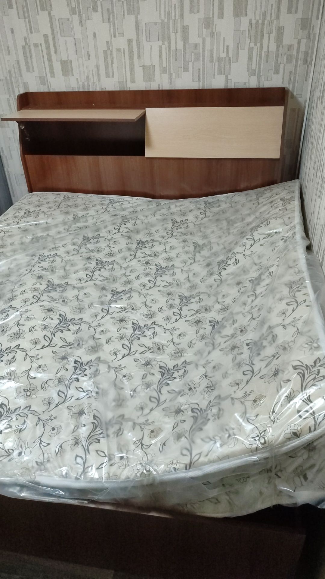 Кровать двуспальная 160/200 бу