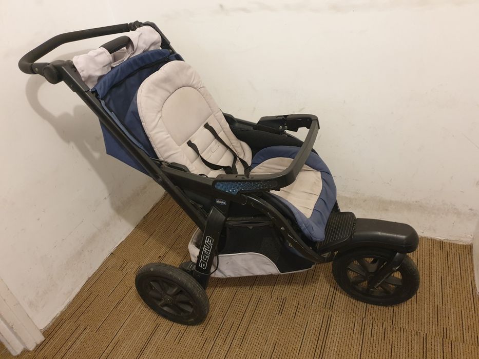 Vand carucior Chicco 3 în 1