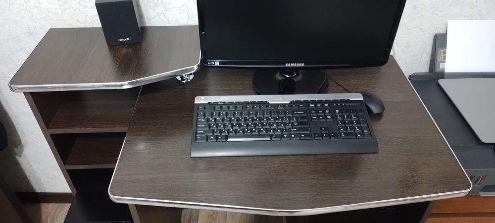 Компьютерный стол