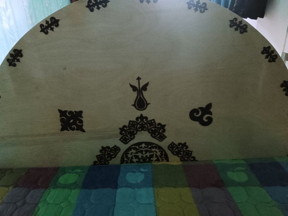 Продаю кустарный стол