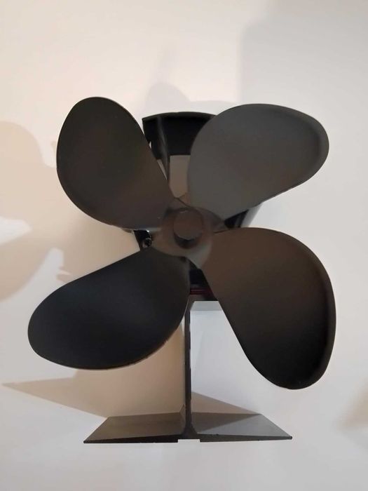 Вентилатор за камина или печка. Без допълнително захранване.