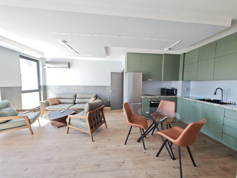 Дава се под наем Тристаен апартамент в София, Банишора - 99 кв.м за 749 € - Снимка #1