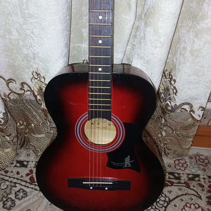 Гитара,новая без царапин