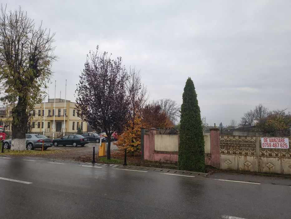 Vând parcele Ișalnița lângă Primarie
