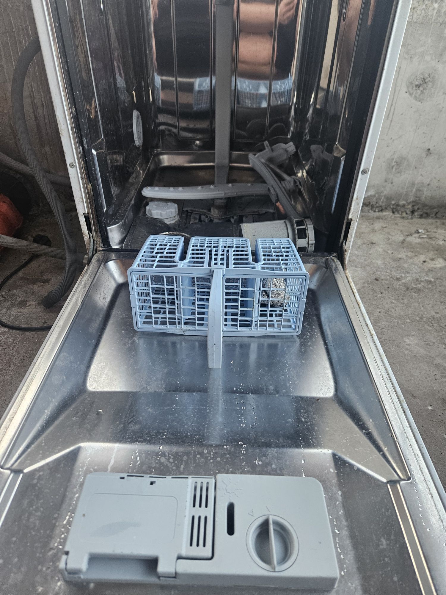 Съдомиялна indesit dsg 573 на части