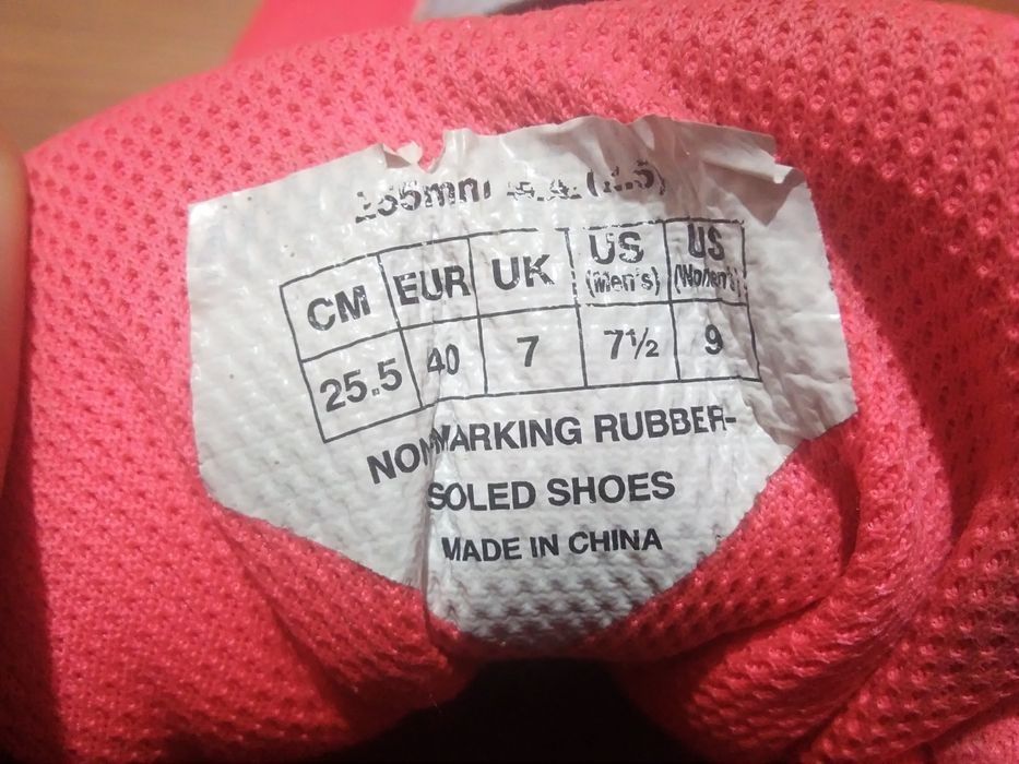 Маратонки Mizuno и Yonex за тенис на маса  и бадминтон Ном.38,ном.40