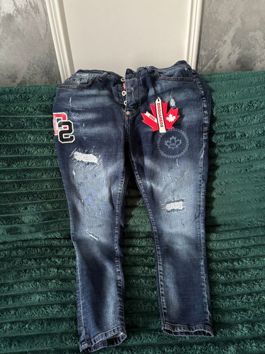 Blugi Dsquared2 – model casual, distressed
