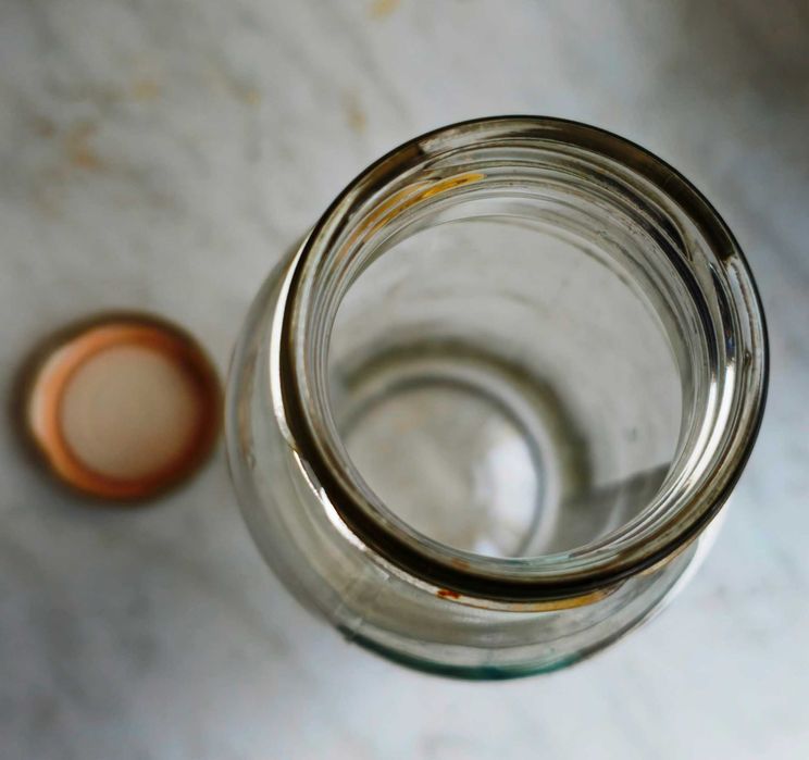 Продавам втора употреба чисти бутилки/шишета  с винтови капачки