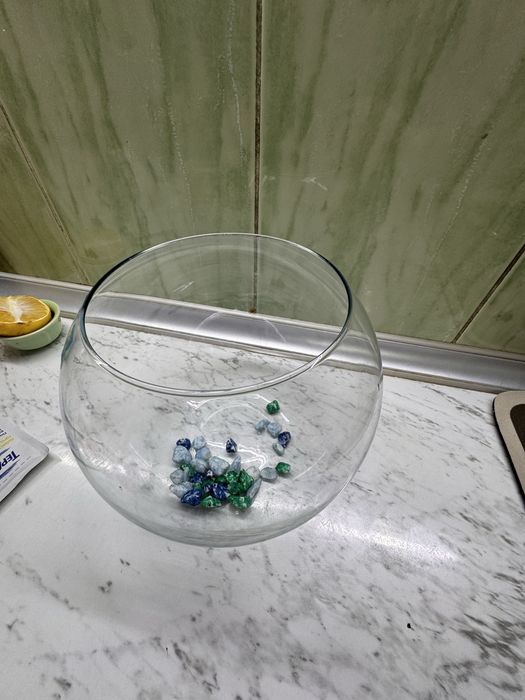 Продаю аквариум с подсветкой