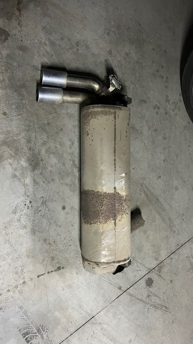 Продавам задна гърне за BMW F30