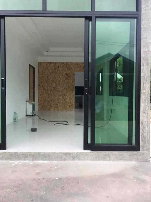 Окна, двери и витражи «под дерево» — B Plast