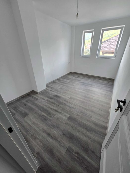 Ap.3 camere Et. 2 finisat + parcare subterana