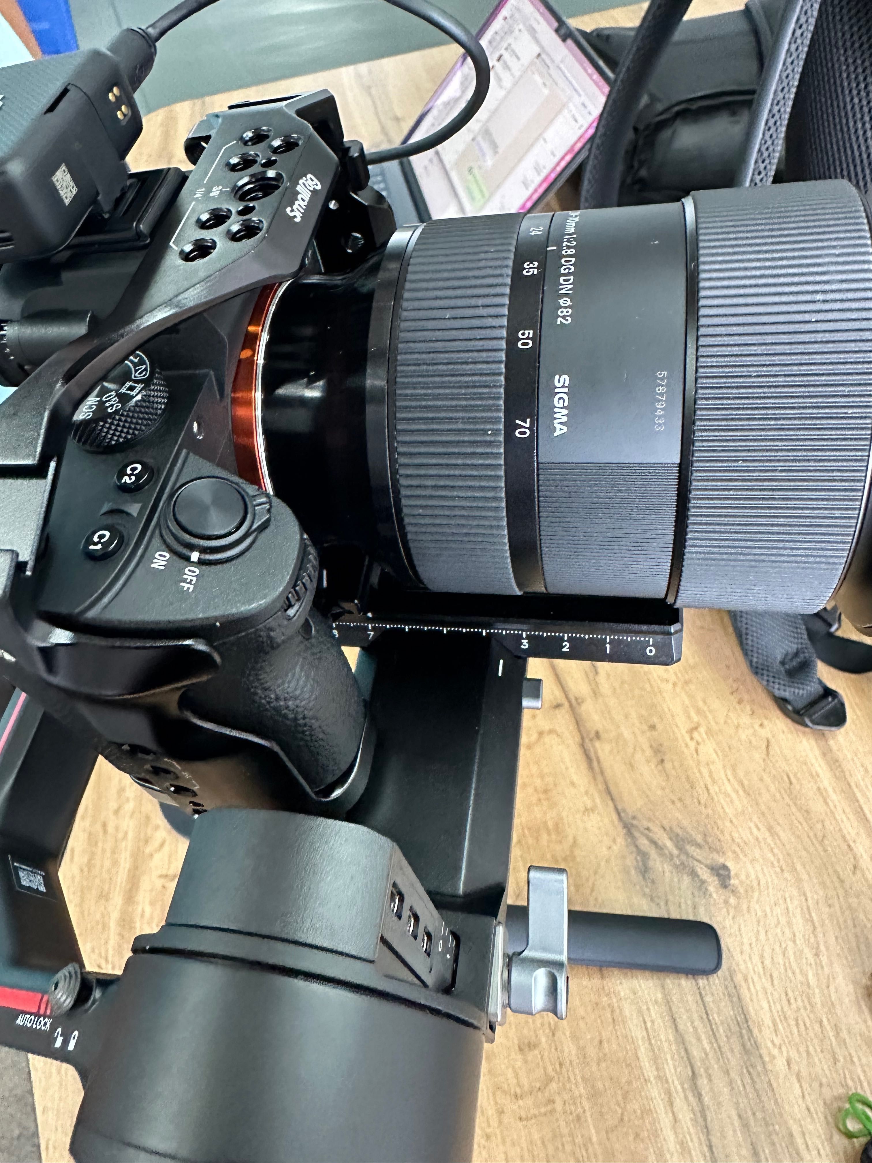 Sony a7 iii, sigma 24-70, ronin rs3, do mic 2 person
