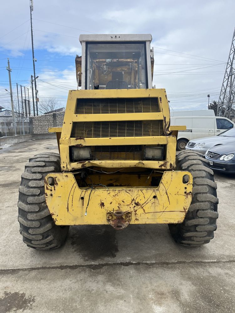 Schimb am nevoie de o bascula.  Vola JCB uzura la cupa motor defect