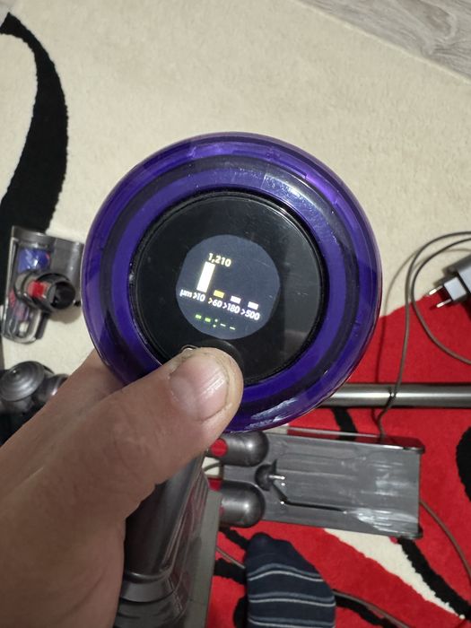 Aspirator v12 slim cu accesorii.