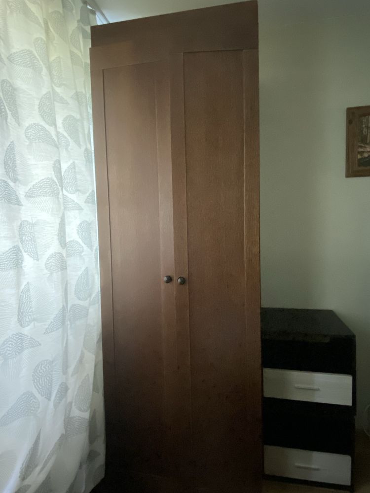 Продават се 2 испански здрави гардероба ( по договаряне)
