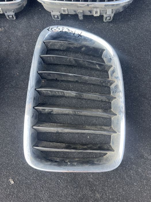 Grila radiator/ bara BMW e87 e90 x1 e84