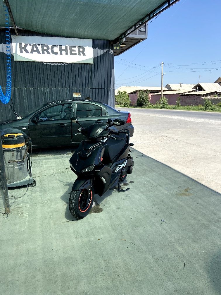 Skuter Italiya  sotiladi