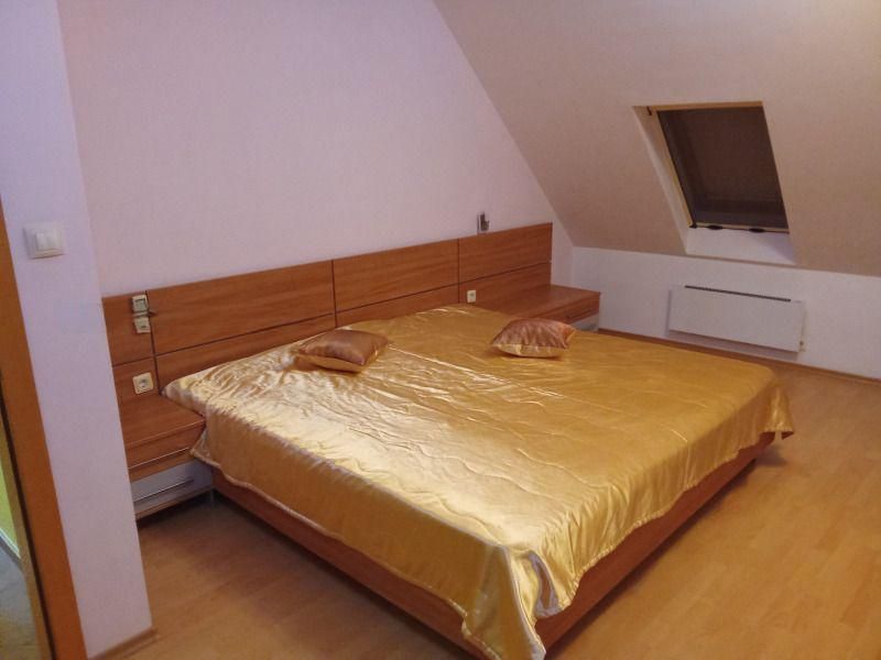 Дава се под наем Тристаен апартамент в Пловдив, Кършияка - 120 кв.м за 639 € - Снимка #1