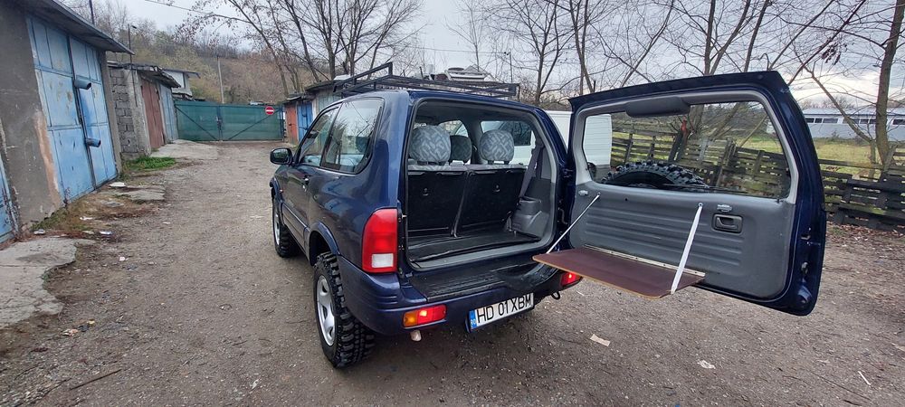 Vand Suzuki grand vitara 2.0 benzina ,AC functional, Volan Dreapta