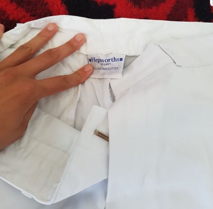 Pantaloni medicali albi marime L NOI