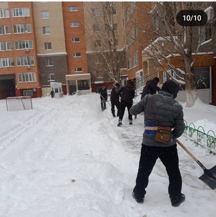 Уборка снега ручным способом. Уборка снега с крыш